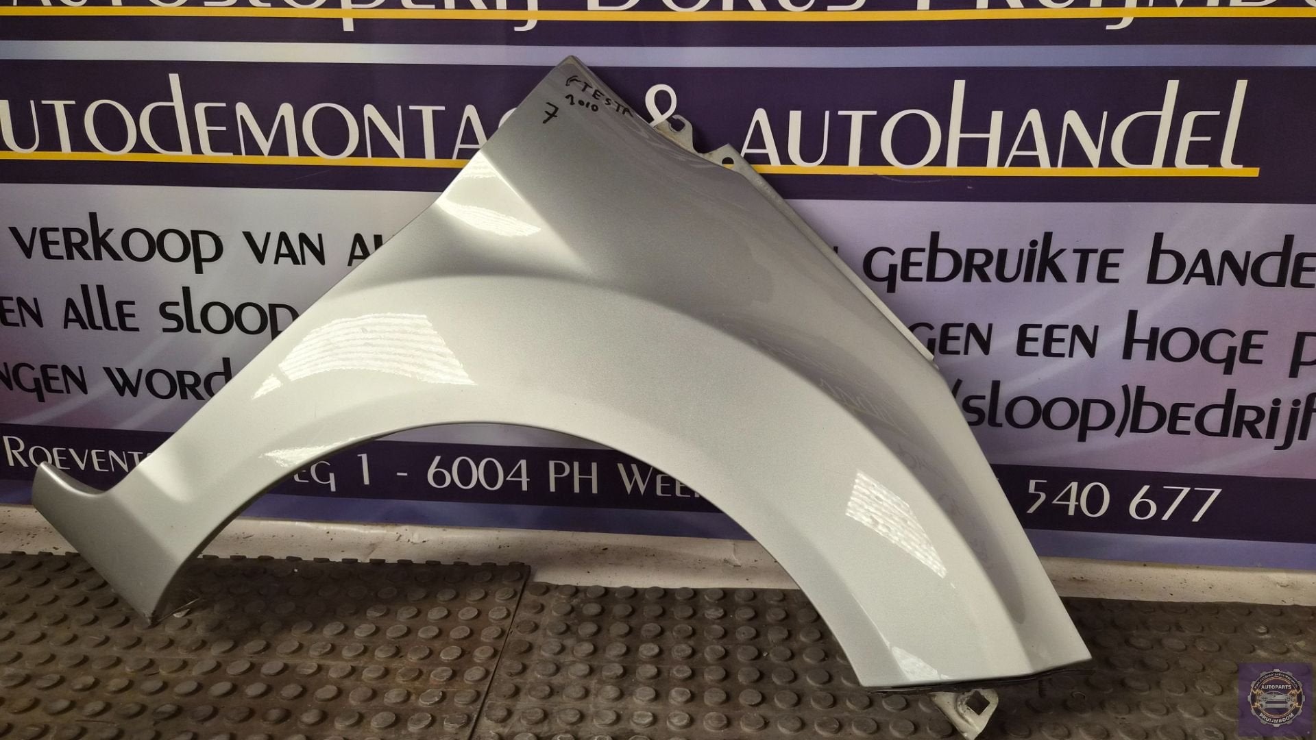 Ford Fiesta 6 (JA8) Spatbord rechts-voor grijs 7, Gebruikt, Info@ford.com, Ford, Ford Motor Company