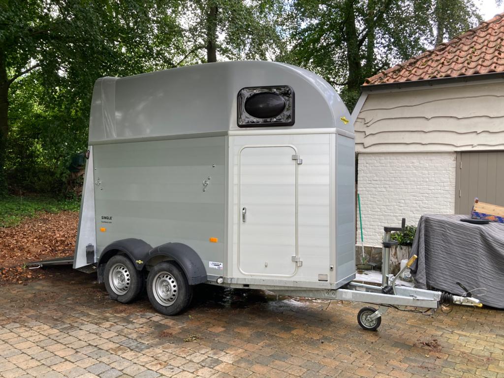Humbaur sinle alu 1,5 paards, Dieren en Toebehoren, Paarden en Pony's | Trailers en Aanhangwagens, Ophalen, Zo goed als nieuw