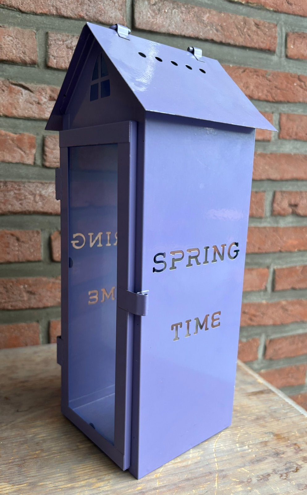 Paarse metalen lantaarn / windlicht "Spring Time" – huisvorm, Huis en Inrichting, Overige kleuren, 25 tot 50 cm, Ophalen of Verzenden