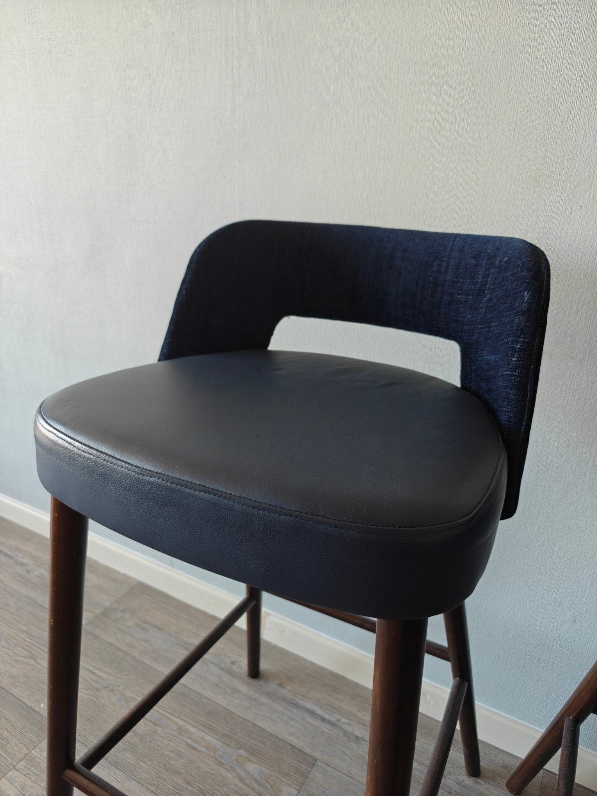 2
Hoge barstoelen - eetstoelen - barkrukken, Enlèvement, Bois