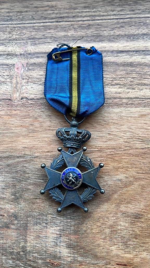 Médaille 1ière GM: Ordre Léopold II avec bande dorée (2), Enlèvement ou Envoi, Ruban, Médaille ou Ailes