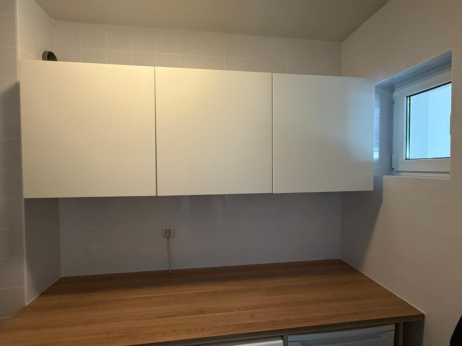 hangkasten ikea besta, Ophalen