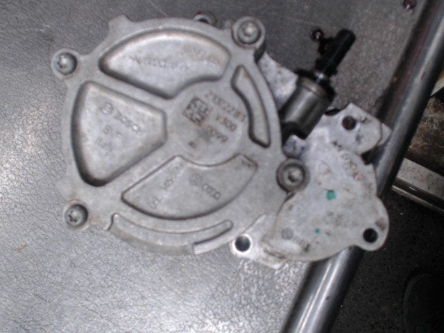 Pompe à vide Volkswagen Tiguan 2 2.2TDi 05L145100, Enlèvement, Utilisé, Volkswagen