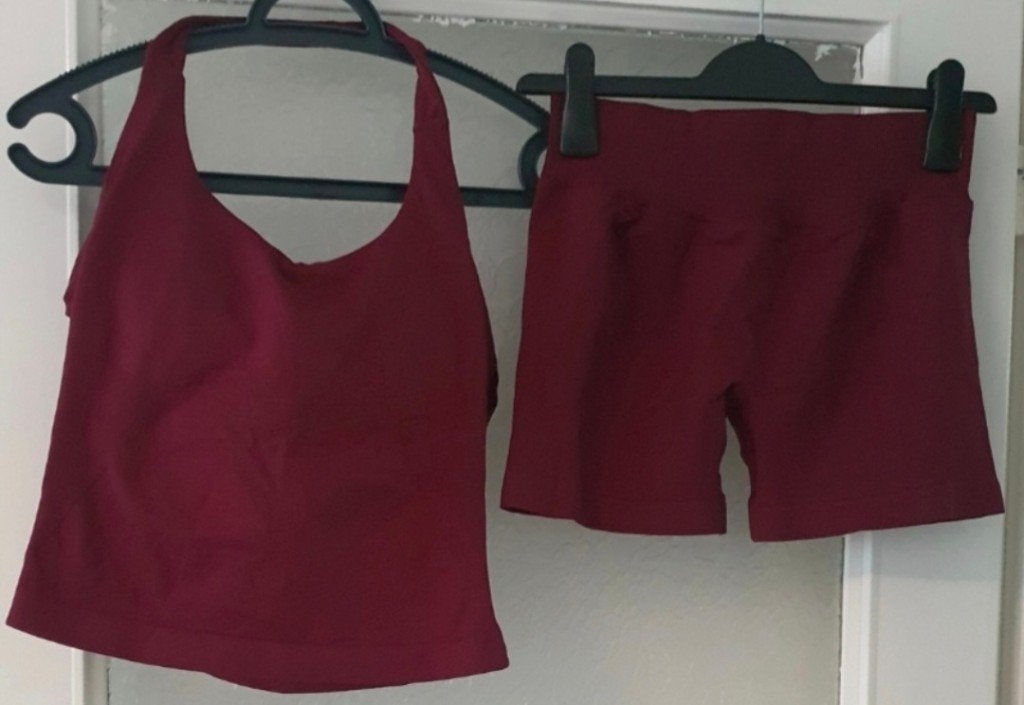 Mooi bordeauxrood sportsetje (top + short) – Maat:L, Maat 42/44 (L), Nieuw, Ophalen of Verzenden, Rood