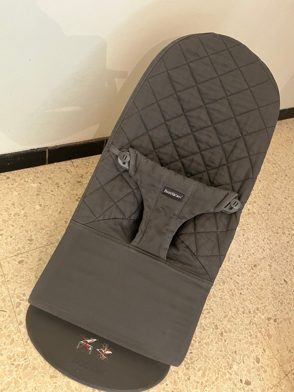 Babybjorn met speeltje en hoezen, Ophalen, Zo goed als nieuw