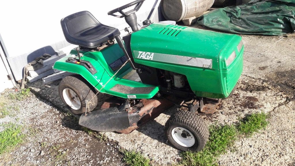 Grasmaaier-tractor „Taga” van 12 pk., Tuin en Terras, Zitmaaiers, Ophalen, Gebruikt, Versnellingen, Briggs & Stratton