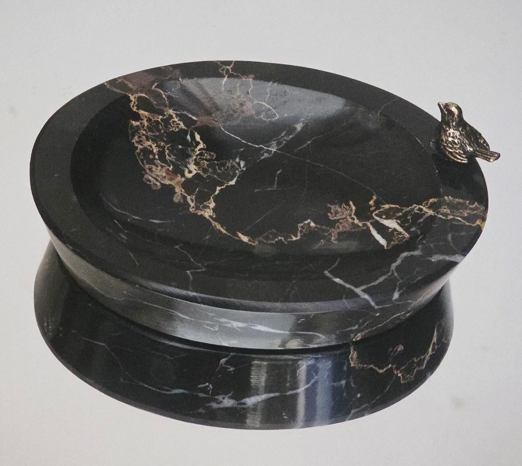 Zwarte marmeren schaal met bronzen beeldje, Antiek en Kunst, Ophalen of Verzenden, Brons