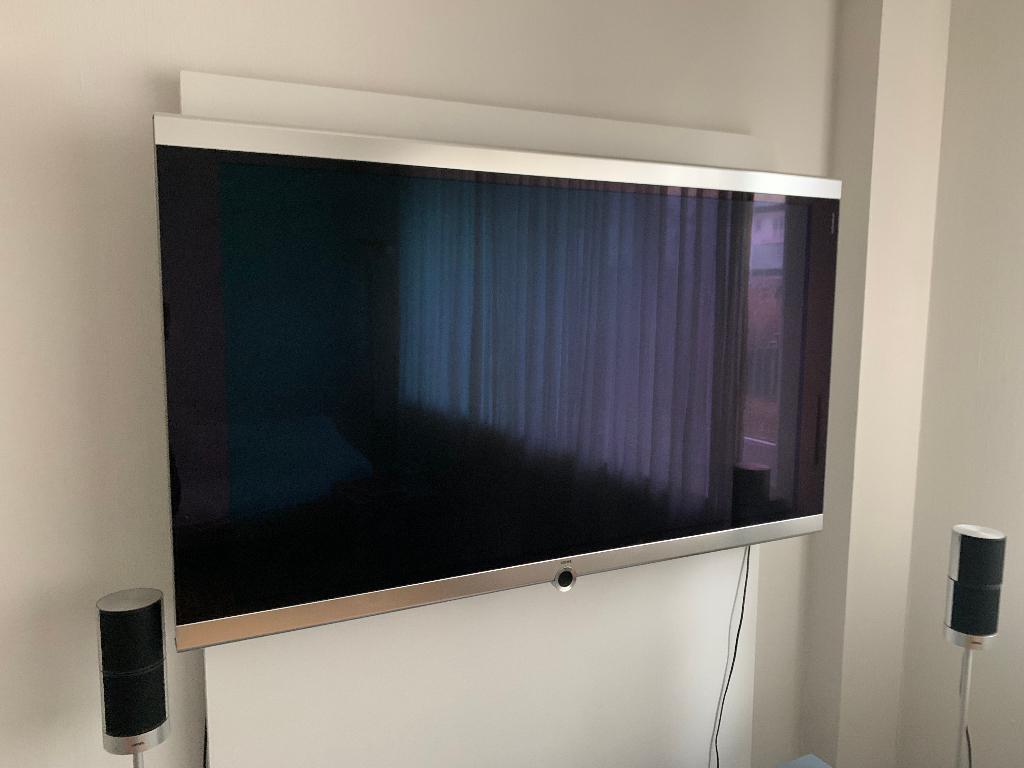 *LOEWE Individual 52 Full HD Tv + CERTOS subwoofer*, Ophalen, Gebruikt