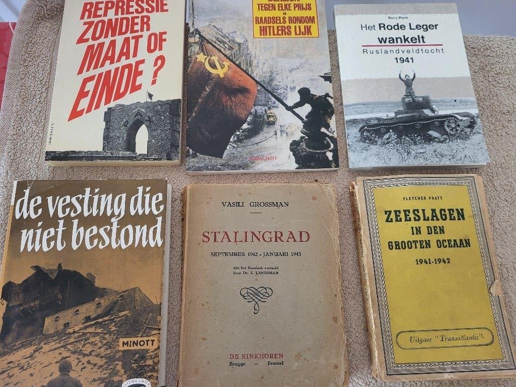 Oorlogsboeken aan 2 euro per stuk, vaste prijs, Ophalen of Verzenden