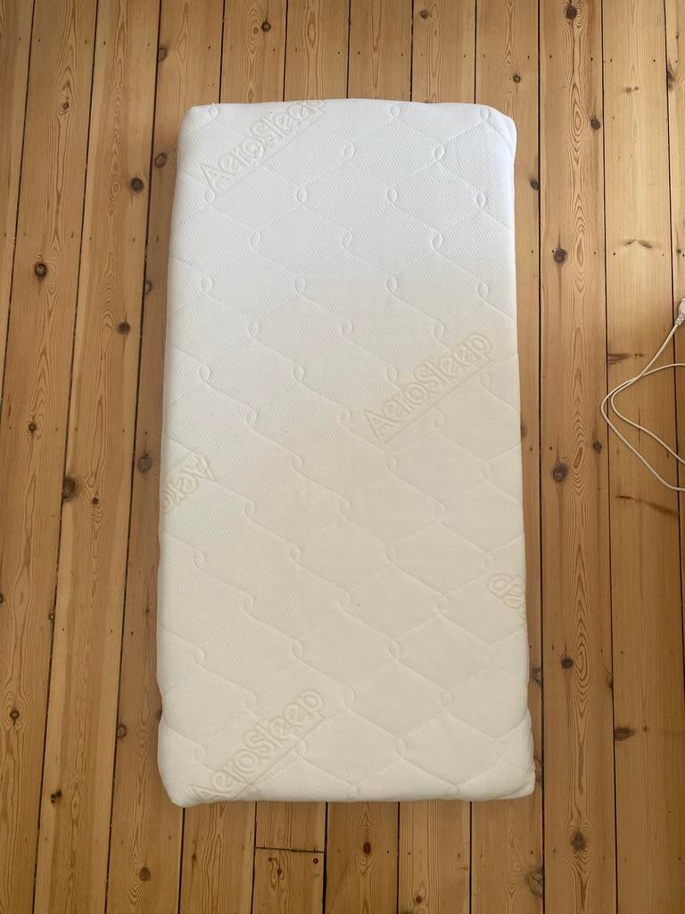 Matelas et housse aerosleep, Enlèvement, Comme neuf, Lit