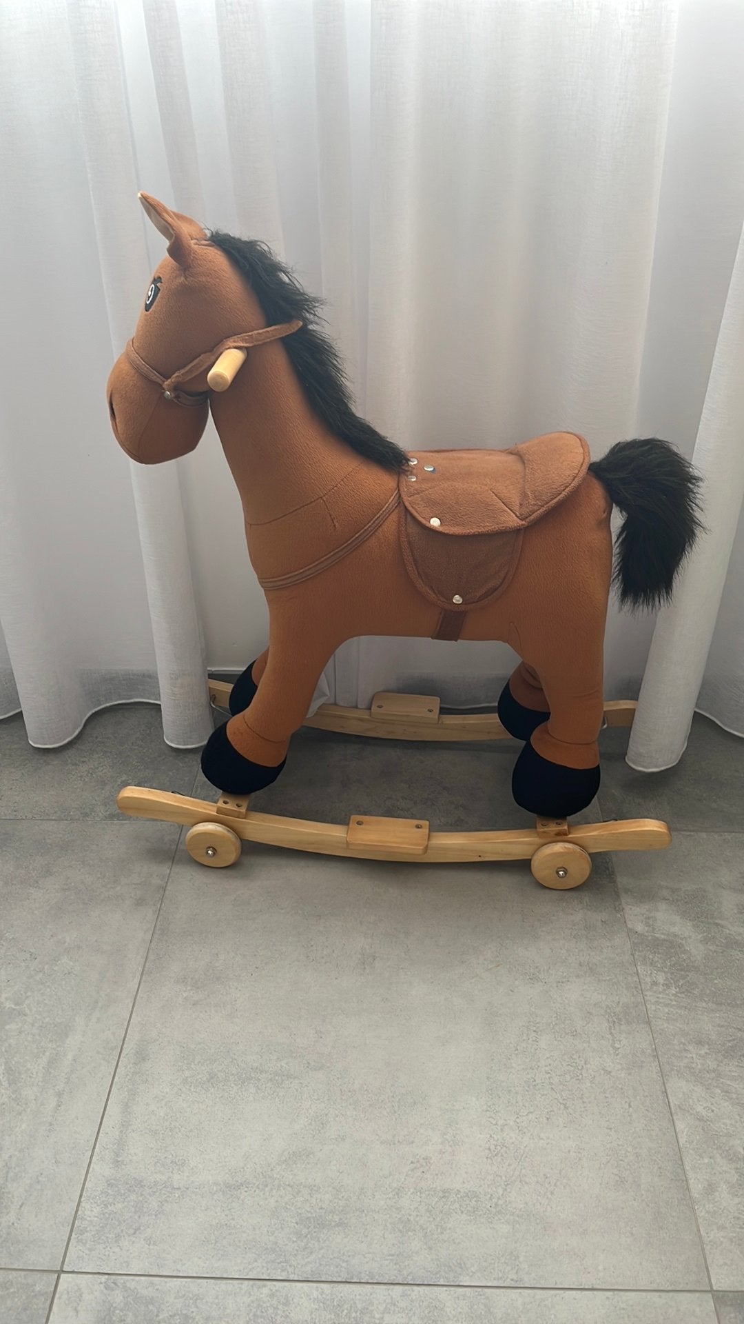 Cheval à bascule, Enfants & Bébés, Jouets | Jouets a bascule, Enlèvement, Comme neuf