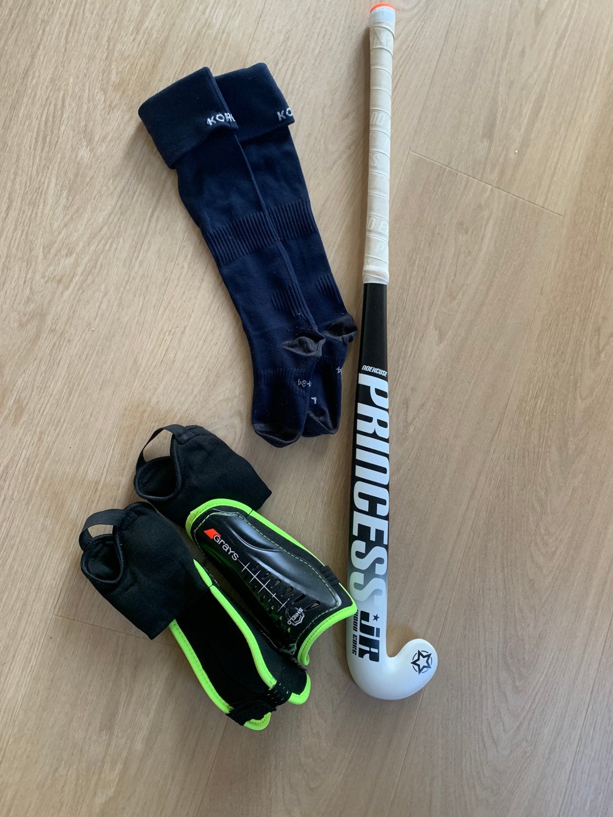 Hockeyset: stick, scheenbeschermers en kousen, Sport en Fitness, Hockey, Ophalen, Zo goed als nieuw, Stick