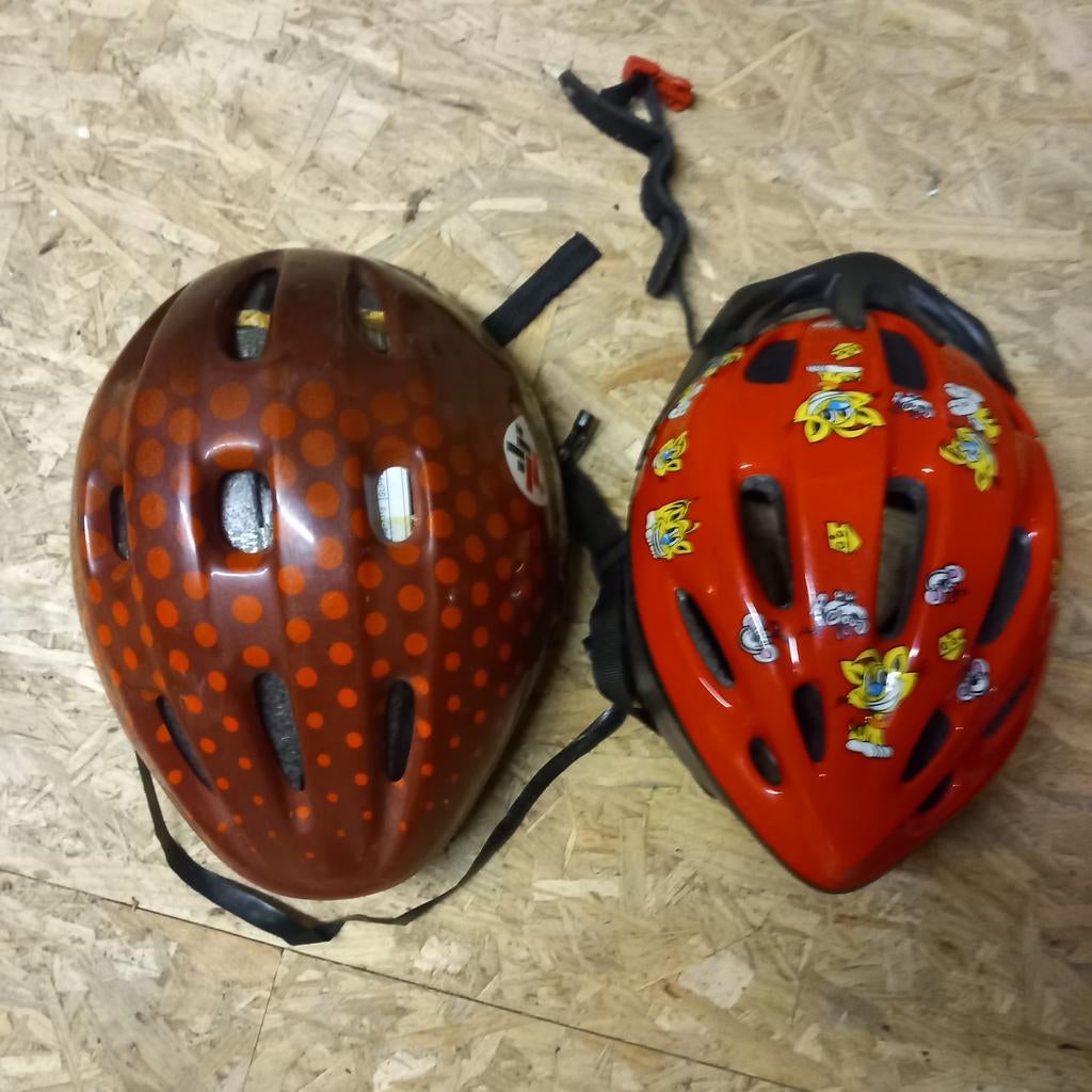 Fietshelmen 1groot 1 klein, Fietsen en Brommers, Fietsaccessoires | Fietsbellen, Ophalen of Verzenden
