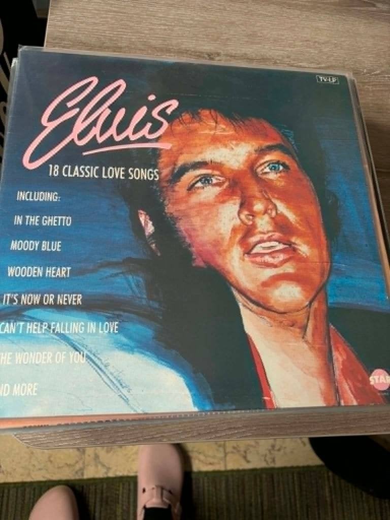 Elvis lp, 18 classic love songs, Mag weg voor 5 euro., LP, Gebruikt, Ophalen of Verzenden, Beschermende buitenhoes