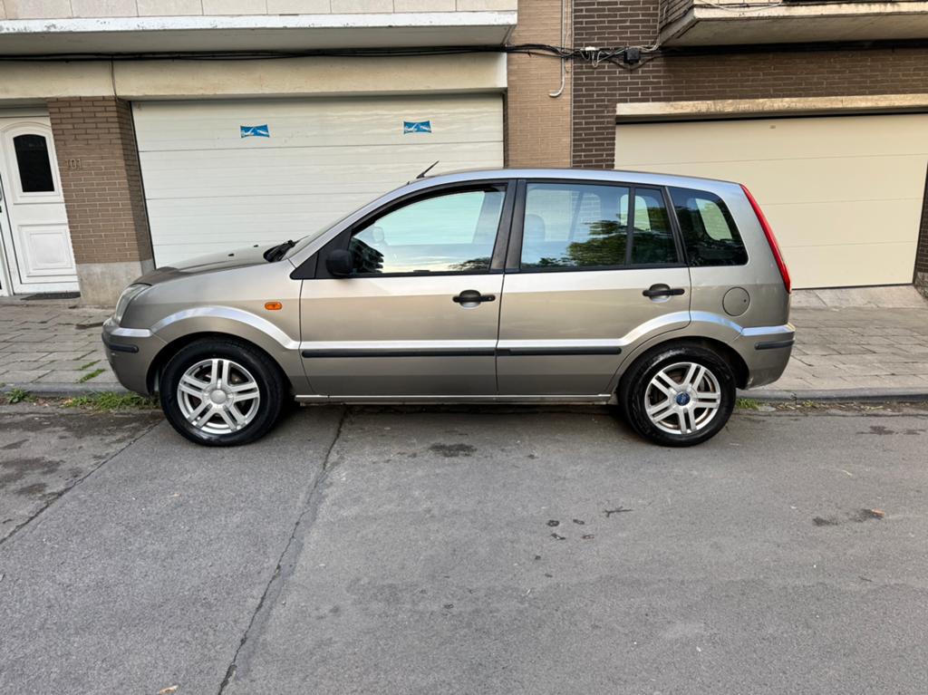 Ford Fusion model 2005 Essence  C T  OK Automatique 95000km, Autos, Achat, Entretenue par le concessionnaire, Beige, 5 portes
