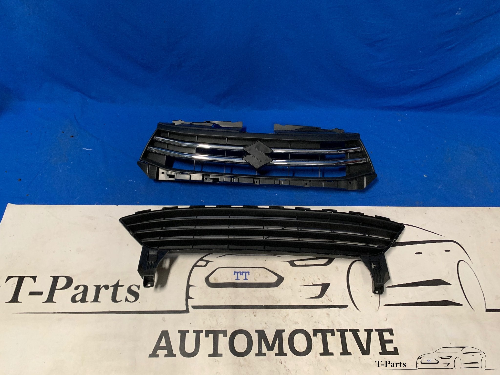 Suzuki celerio Voorbumper grille NIEUW bumper rooster Gril c, Auto-onderdelen, Info@fabrikant.eu, Bumper, Suzuki, Fabrikantstraat 1
1000 AA  Amsterdam