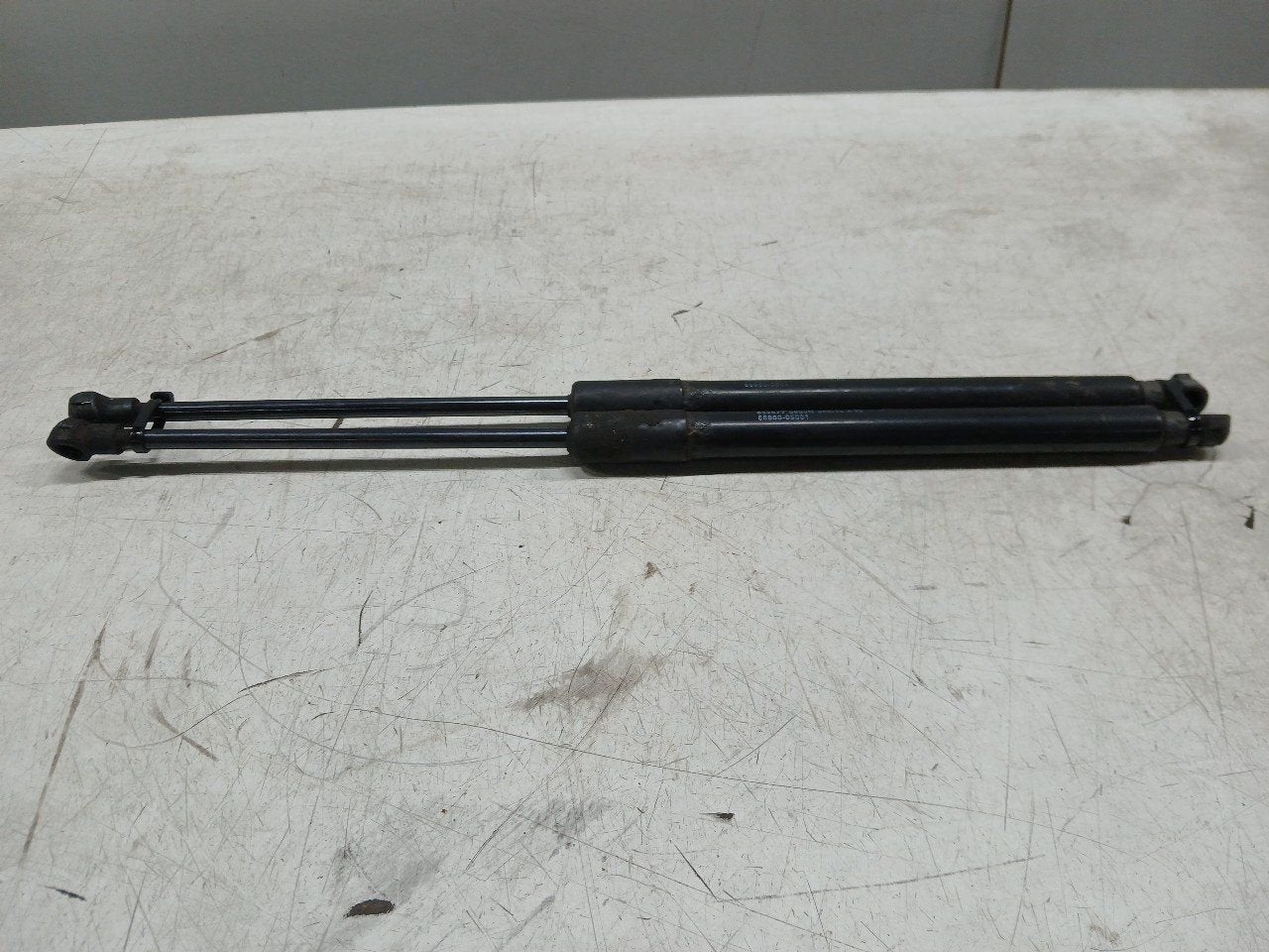 Gasdrukveerset achter Toyota Avensis, Onderdelen@venauto.nl, Van der Ven Autorecycling B.V., Ettenseweg 76, 4706 PB Roosendaal, The Netherlands