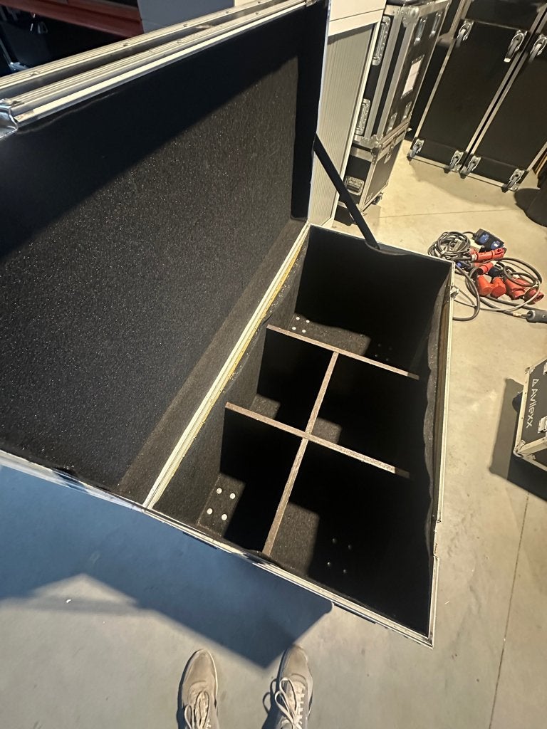 Flightcase 60 x 120 met vakken en wielen, Ophalen, Gebruikt, Overige instrumenten, Flightcase
