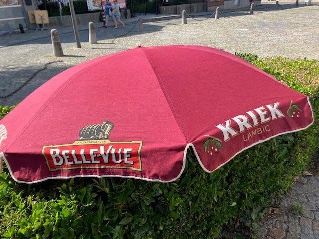 PARASOL DE CAFÉ EN TISSU KRIEK LAMBIC BELLE-VUE  BON ÉTAT., Collections, Enlèvement ou Envoi, Utilisé, Autres types, Autres marques