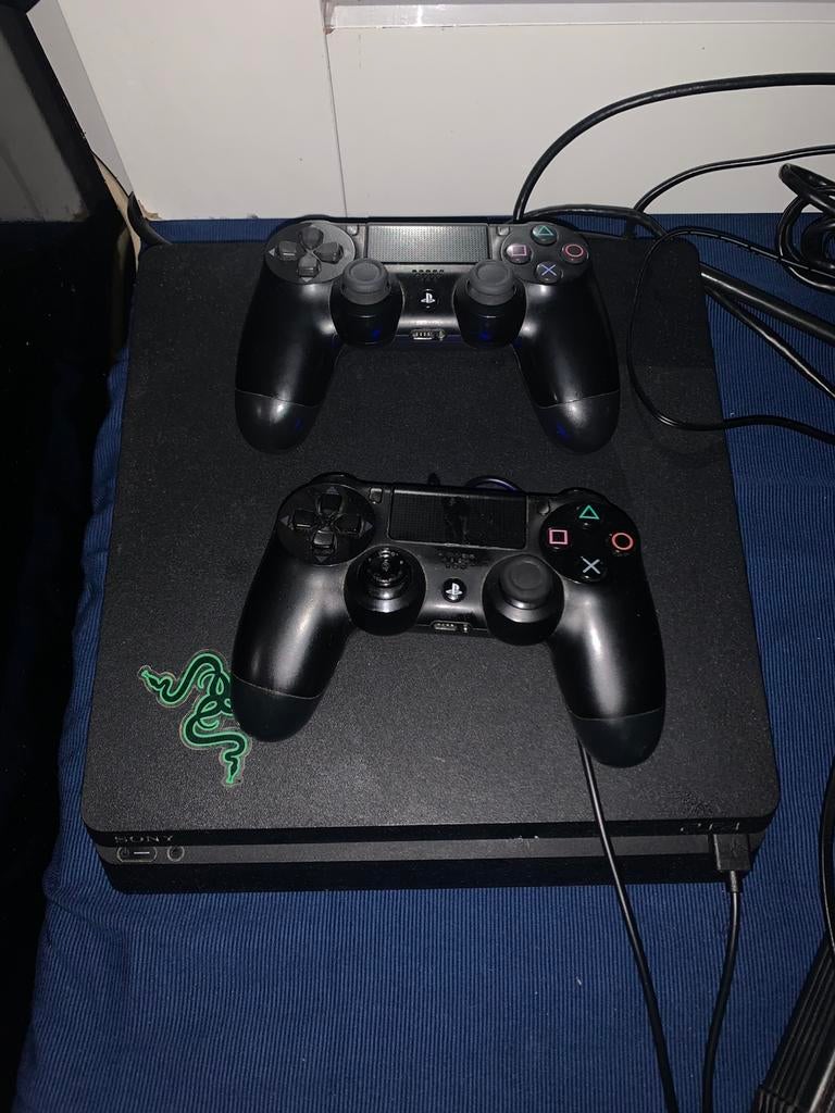 Ps4 en smart tv 2 conrtollers gta5, Games en Spelcomputers, Spelcomputers | Sony PlayStation 4, Ophalen, Zo goed als nieuw