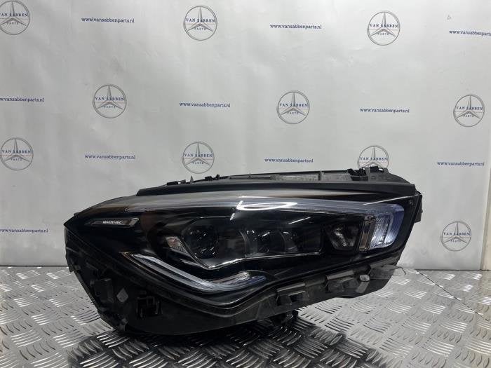 Phare droit d'un Mercedes CLA, -, 3 mois de garantie, Utilisé, -
