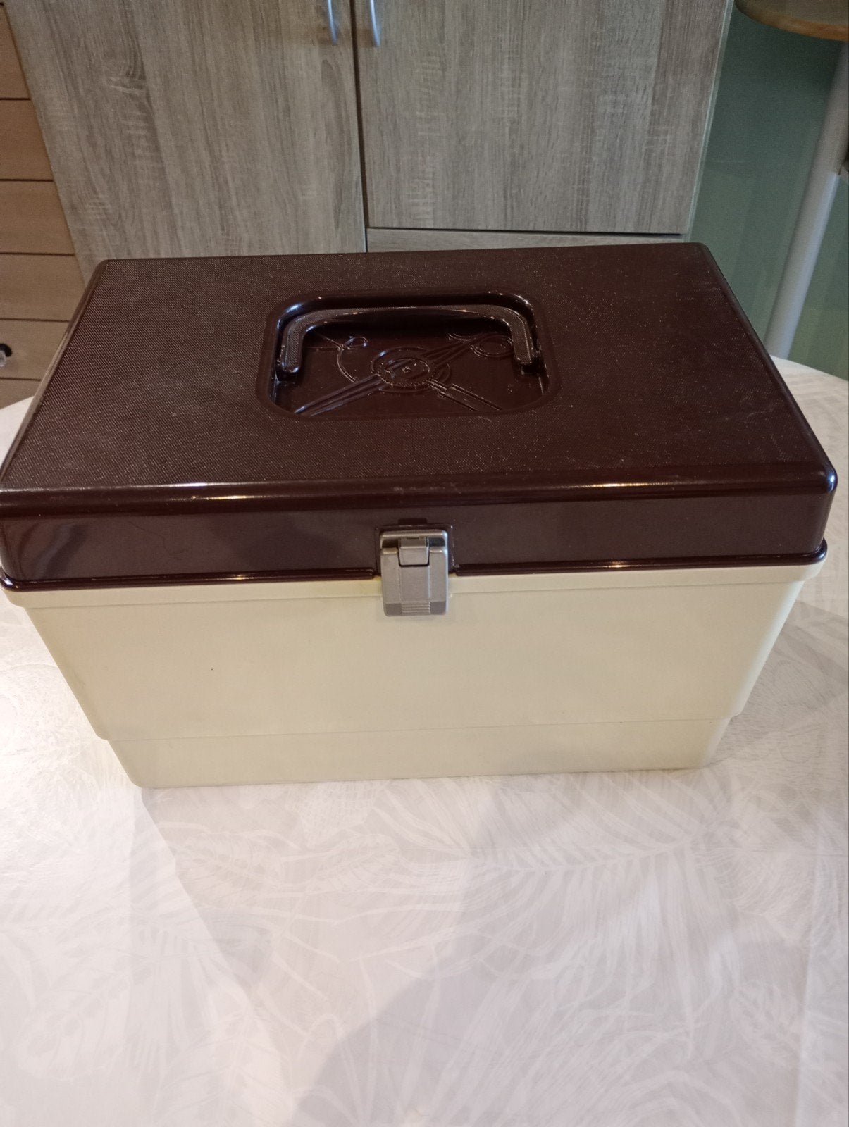 Boîte à couture vintage bicolore, Enlèvement ou Envoi