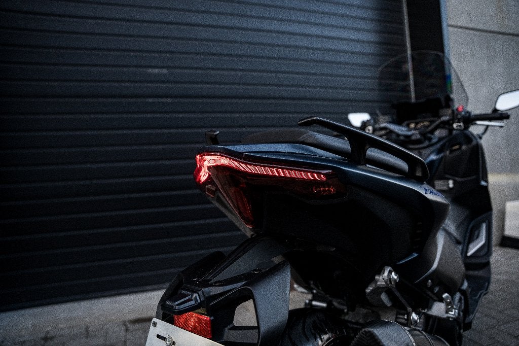 Yamaha TMAX 560 LEO VINCE CARBONE*MAT BLUE METALLIC*, Scooter, Nieuw, Bedrijf, 560 cc