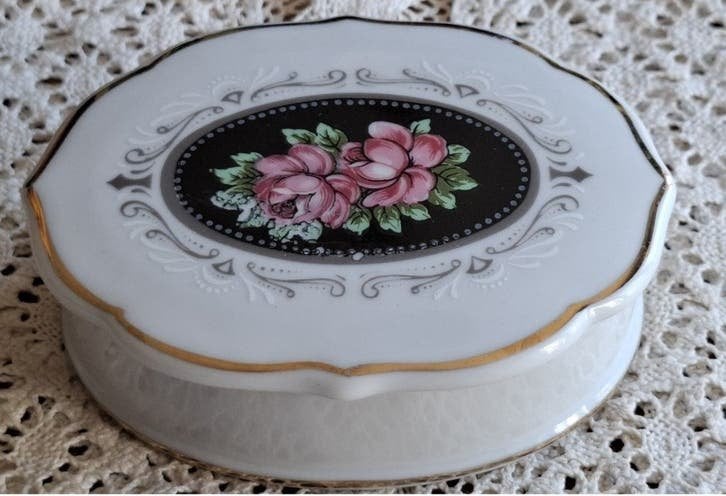 Vintage Frans porseleinen dekseldoosje met roze rozen, Antiek en Kunst, Ophalen of Verzenden