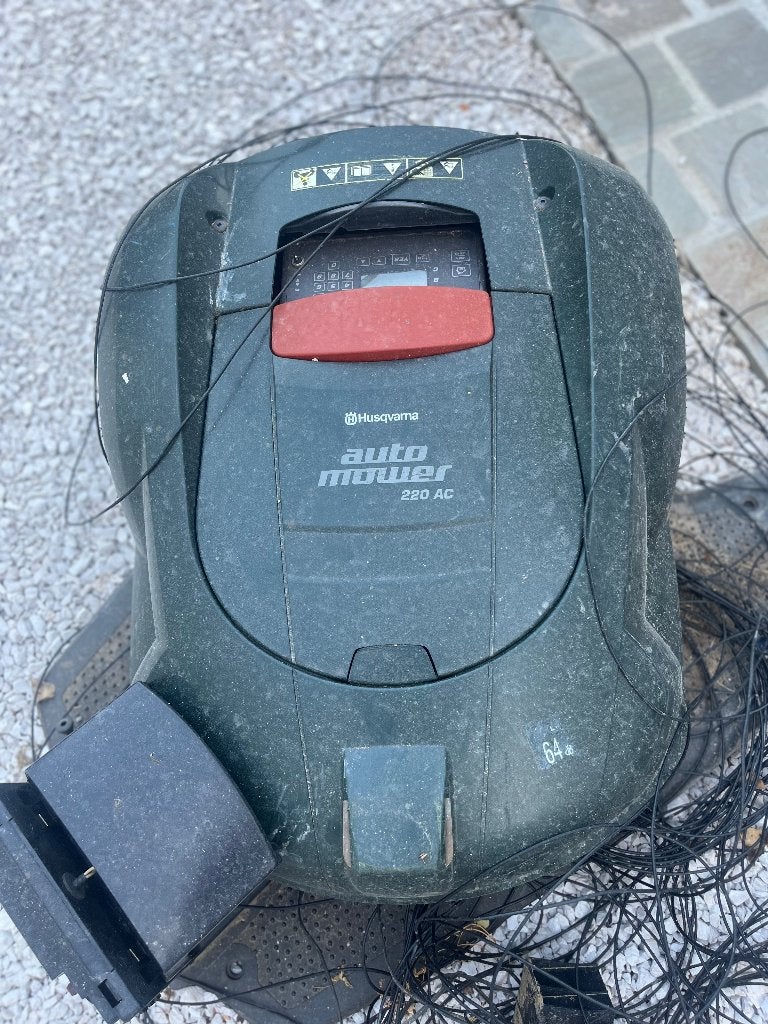 Husqvarna Automower 220 AC robotmaaier, Jardin & Terrasse, Enlèvement, Utilisé, 20 à 25 cm, Husqvarna
