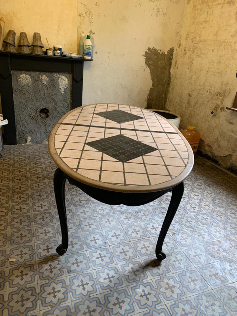 Belle table de salle a manger ovale, Maison & Meubles, Enlèvement, Comme neuf, Ovale