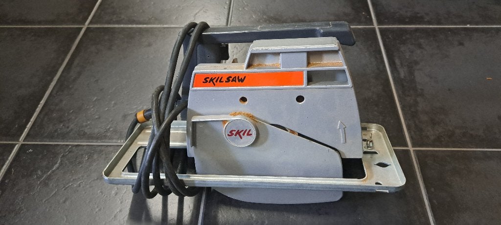 Scie circulaire - Skil, Bricolage & Construction, Outillage | Scies mécaniques, 600 à 1200 watts, 30 à 70 mm, Comme neuf, Skil