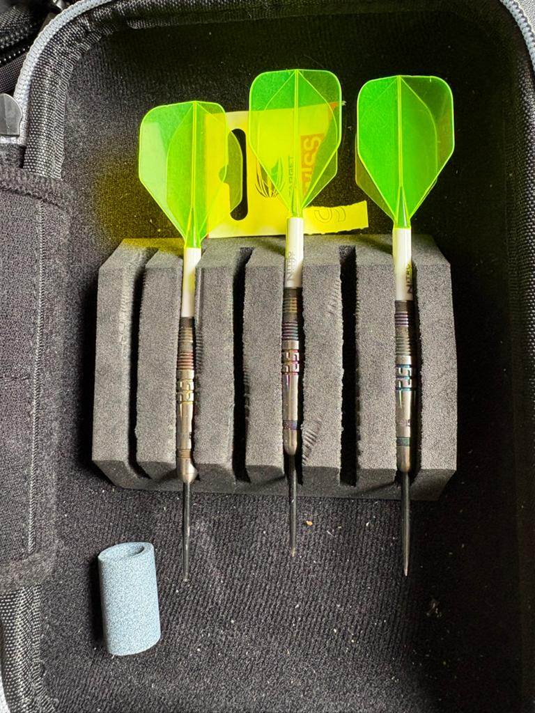 Pijlen + case, Sport en Fitness, Darts, Ophalen, Zo goed als nieuw, Pijlen