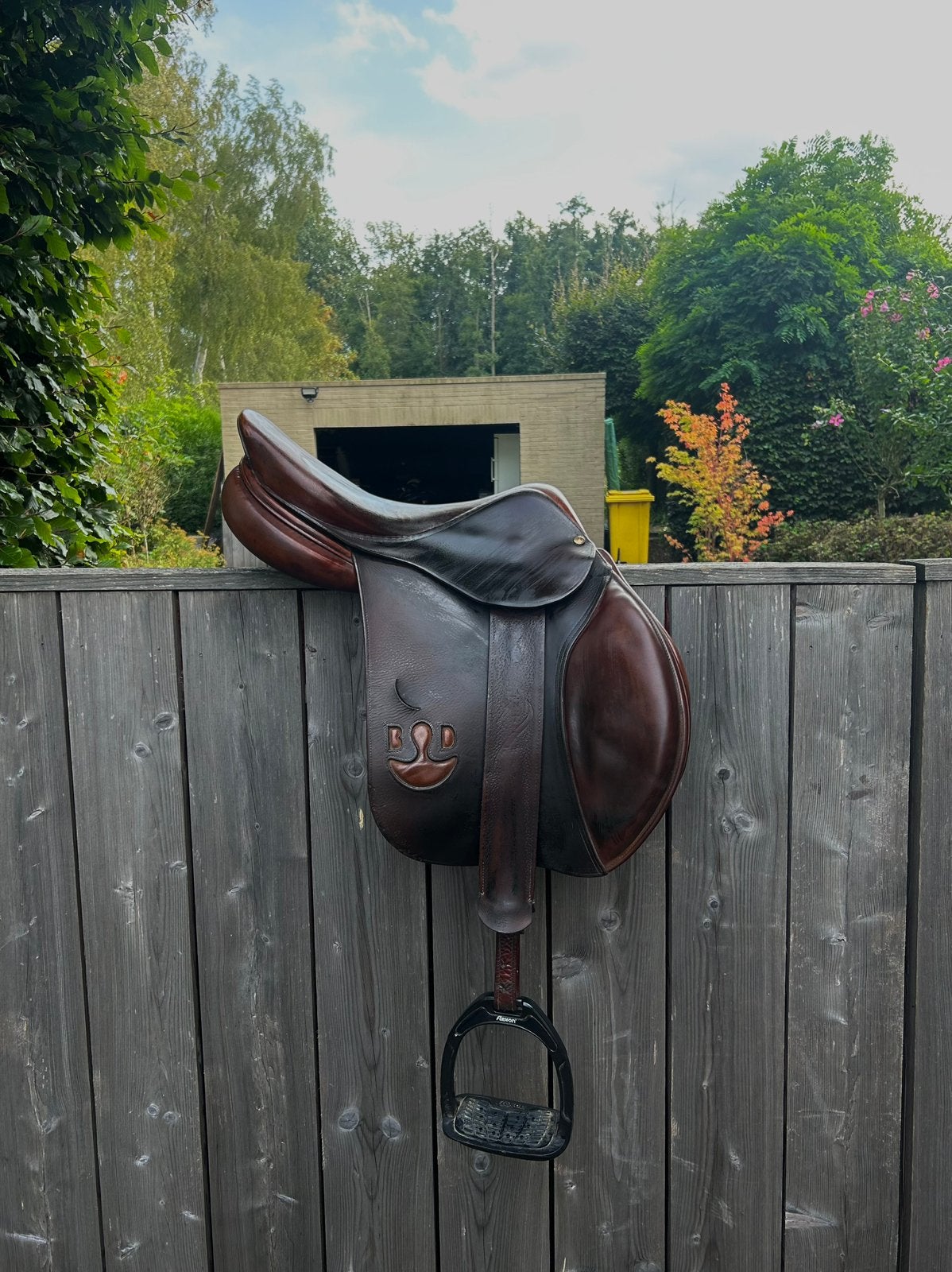 springzadel Brune Delgrange 17’, Animaux & Accessoires, Chevaux & Poneys | Selles, Siège semi-creux, Obstacle, Housse de selle incluse