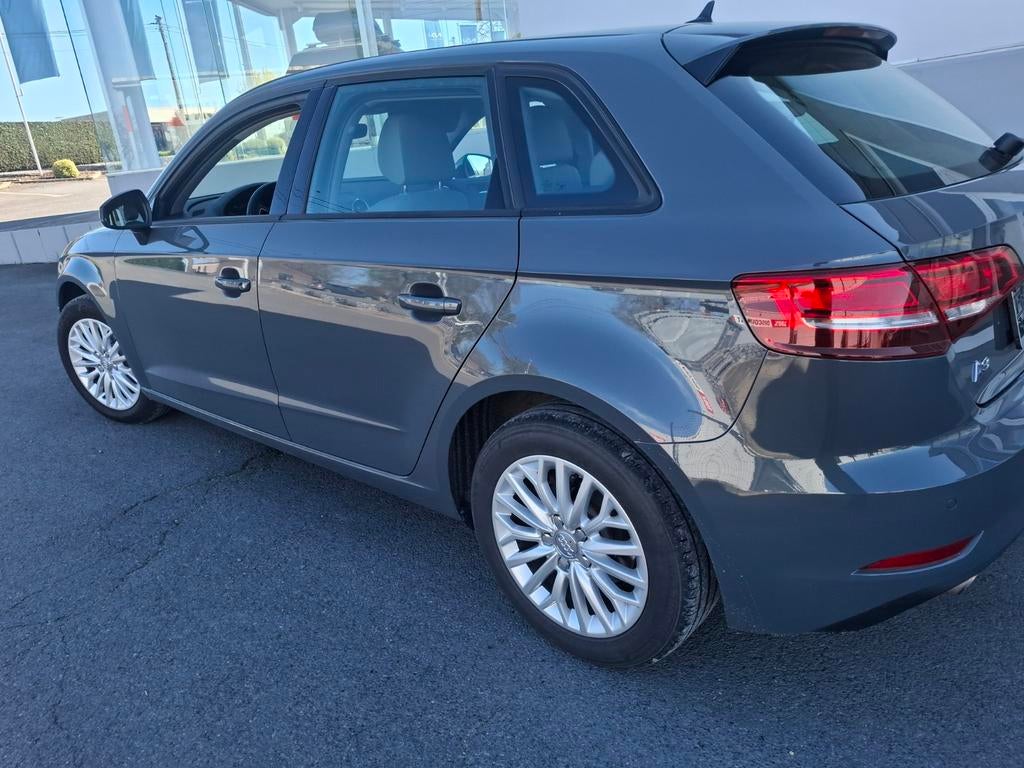 Audi A3 1.6 TDI BOÎTE AUTOMATIQUE ETAT NEUF, Cuir, Argent ou Gris, Entreprise, 5 portes