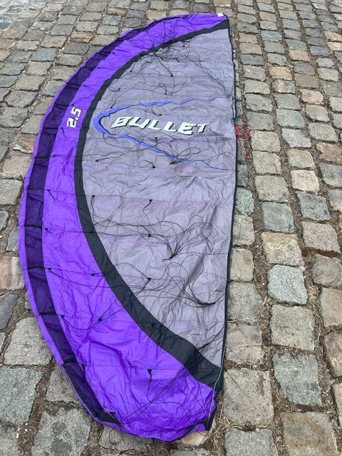 Drie kitesurfzeilen. Eentje met luchtboog., Sports nautiques & Bateaux, Kitesurf, Enlèvement, Comme neuf