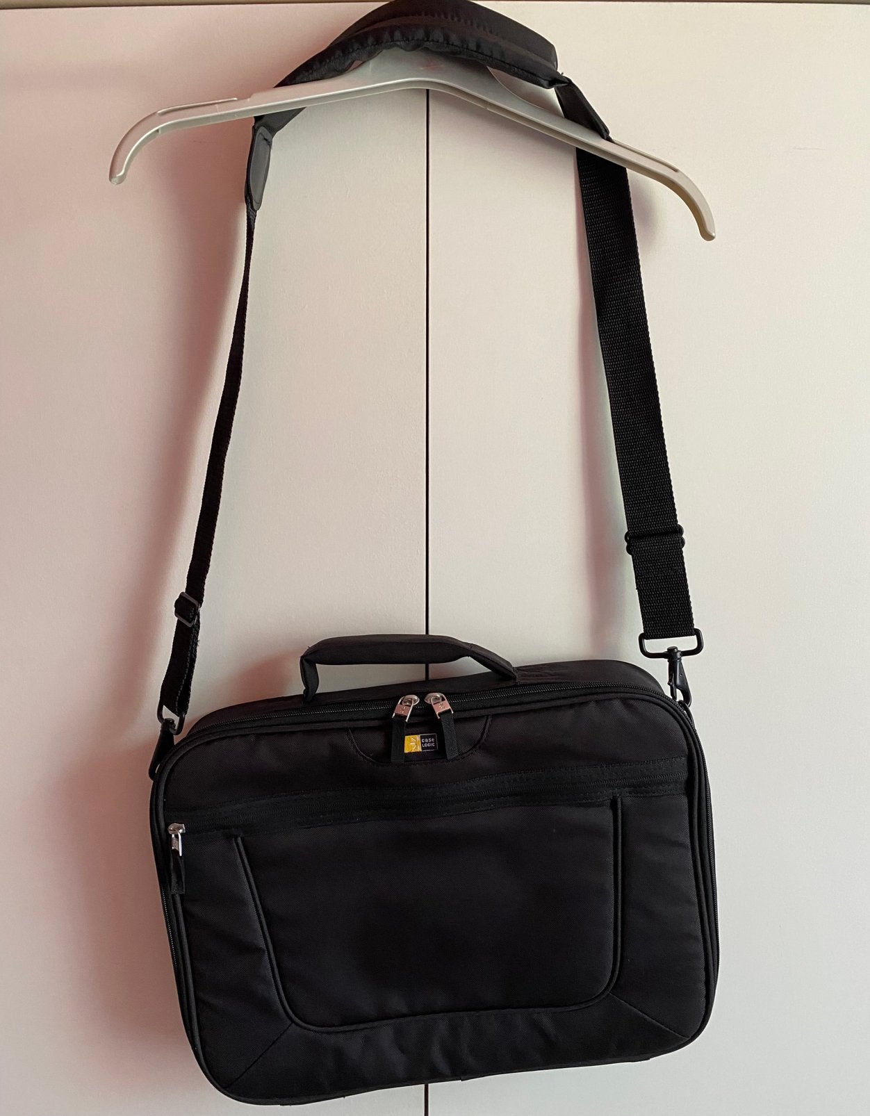 Sacoche Ordinateur portable 17’´ CASE LOGIC Neuve, 15€, Neuf, Housse pour ordinateur portable, Enlèvement ou Envoi, Noir