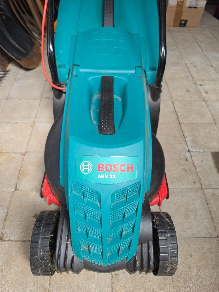Tondeuse à gazon électrique Bosch ARM 32, Jardin & Terrasse, Tondeuse rotative, 30 à 39 cm, Enlèvement, Utilisé
