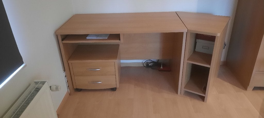 Bureau ideaal voor op kot, Ophalen, Zo goed als nieuw, Bruin