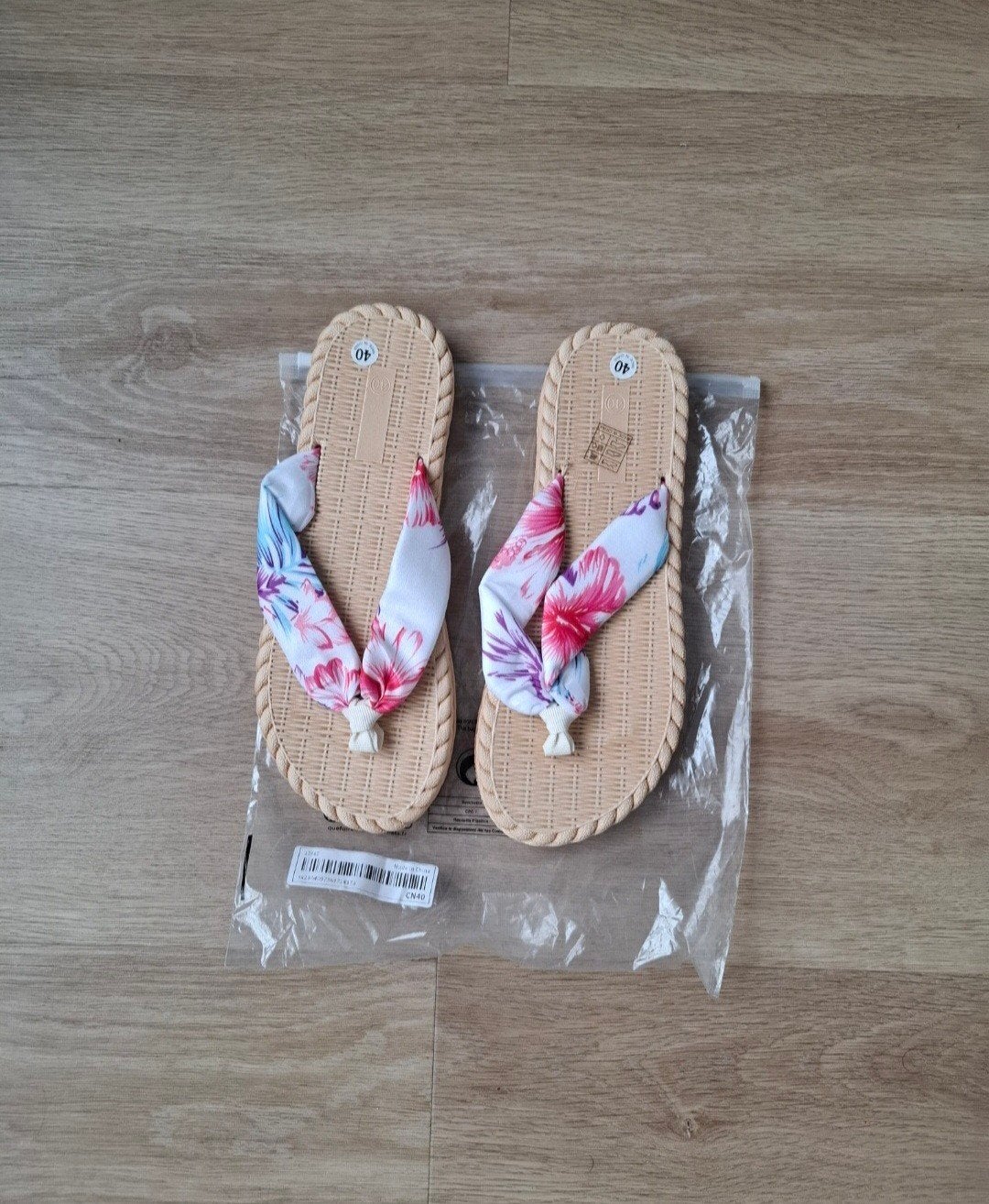 Nieuw! Slippers Shein maat 40, Shein, Ophalen of Verzenden, Nieuw, Slippers