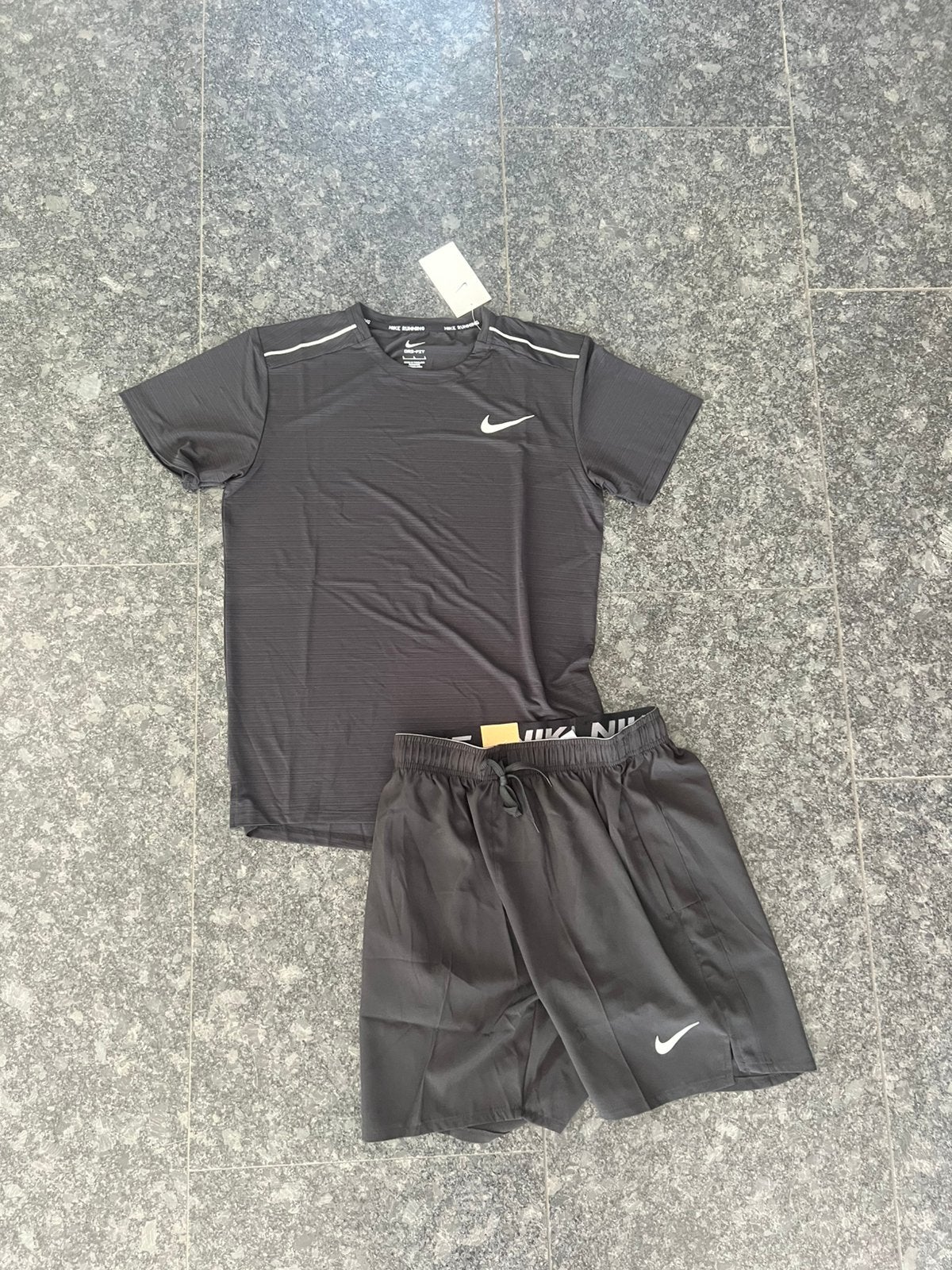 Running set | Zwart | Maat L, Kleding | Heren, Sportkleding, Ophalen of Verzenden, Zo goed als nieuw, Maat 52/54 (L), Zwart