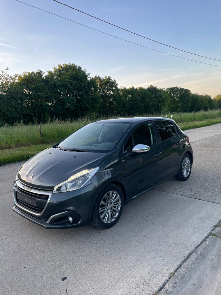 PEUGEOT 208 1.2 BENZINE DIRECT BESCHIKBAAR, Auto's, Peugeot, Bedrijf, ABS, Achteruitrijcamera, Airbags, Airconditioning, Bluetooth