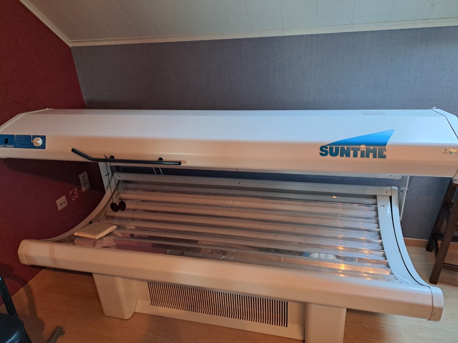zonnebank werkt perfect met gezichtsbruiner, Elektronische apparatuur, Ophalen, Zo goed als nieuw, Zonnebank dubbelzijdig