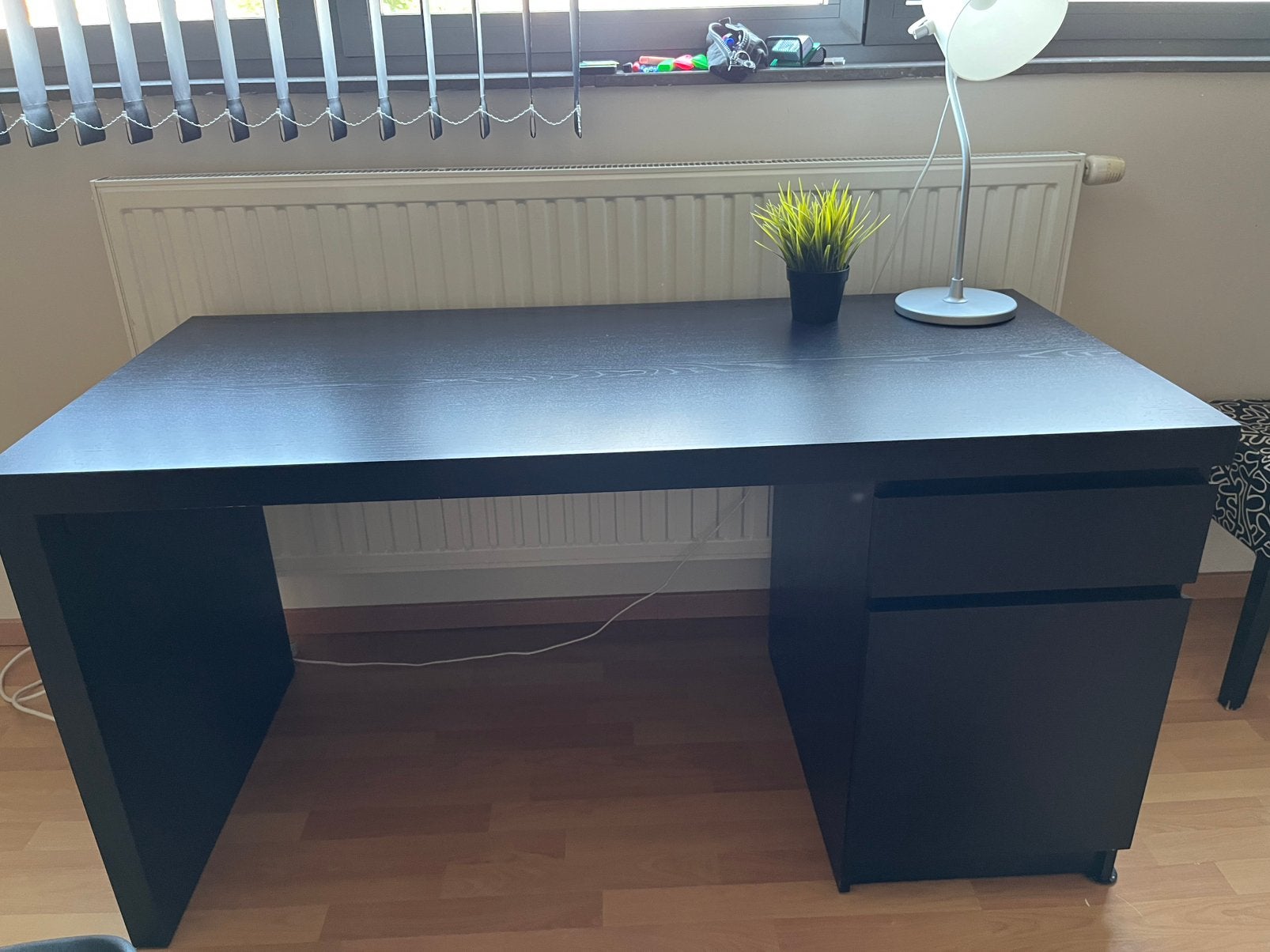 Bureau Malm noir avec tiroir et porte, Bureau d'écolier, Goulotte de câbles, Utilisé, IKEA