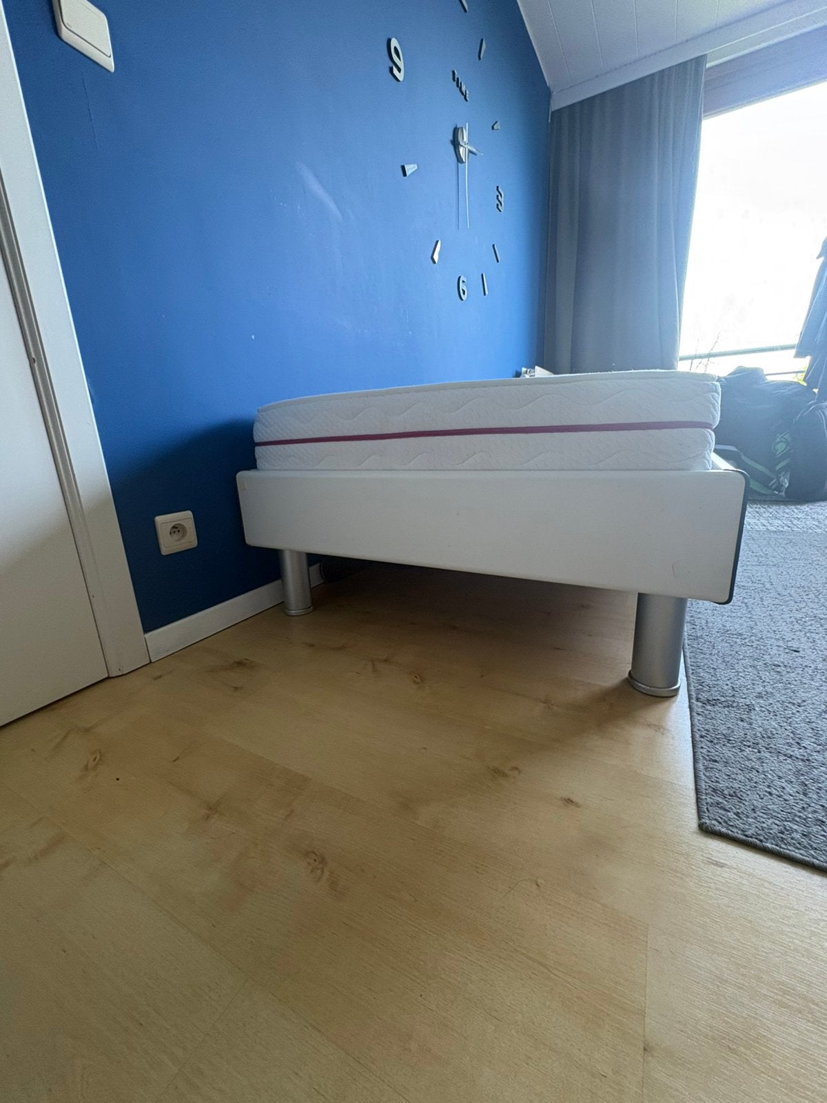 Cadre de lit blanc 90x200 avec pieds, Autres dimensions, Une personne, Enlèvement, Utilisé