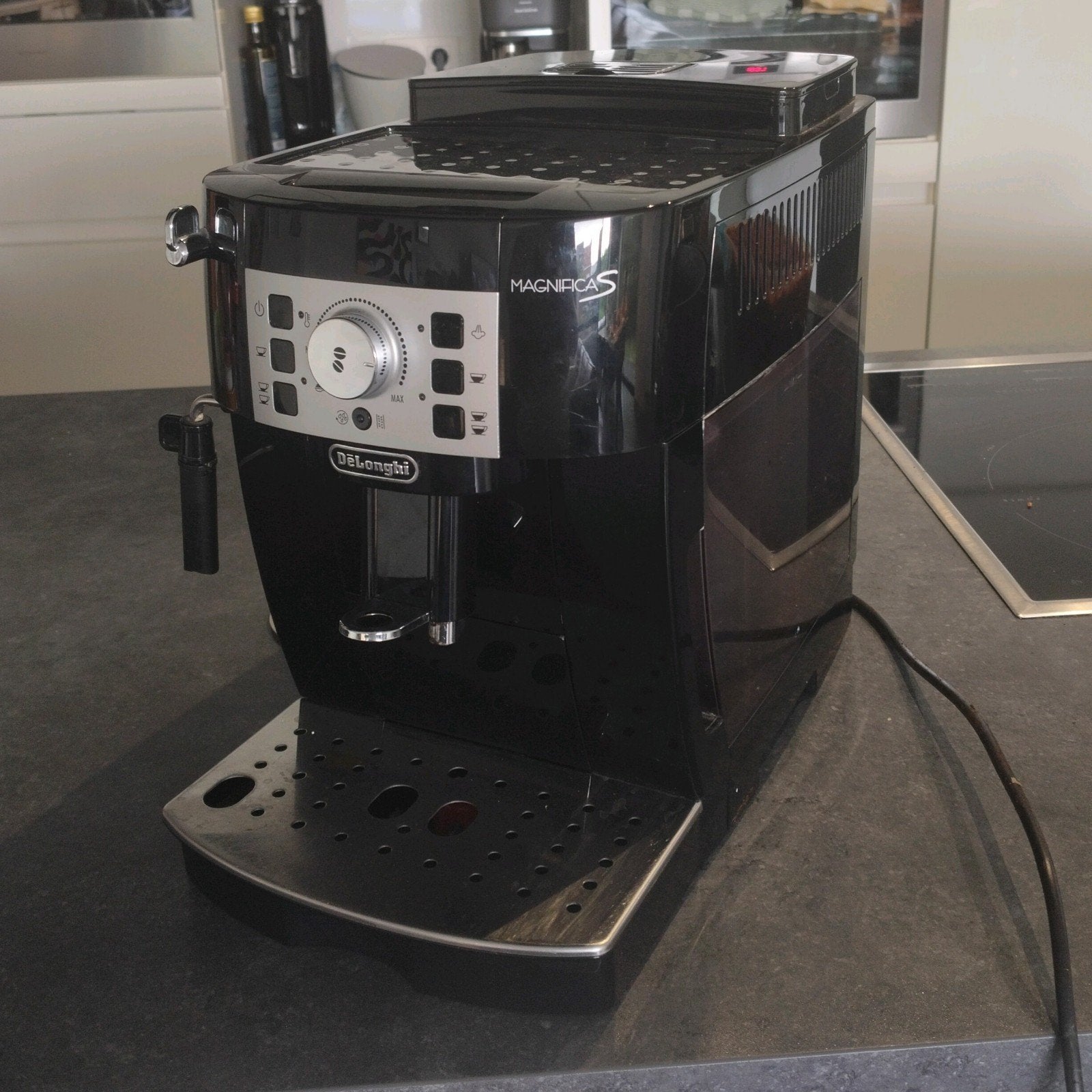 Delonghi Magnifica S, Electroménager, Cafetières, Utilisé, Café moulu, Café en grains, Cafetière, 4 à 10 tasses, Réservoir d'eau amovible