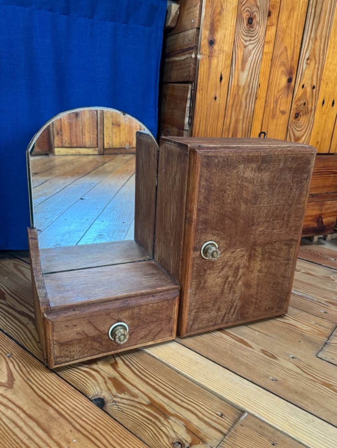 Vintage cabinet with mirror, Ophalen, Zo goed als nieuw