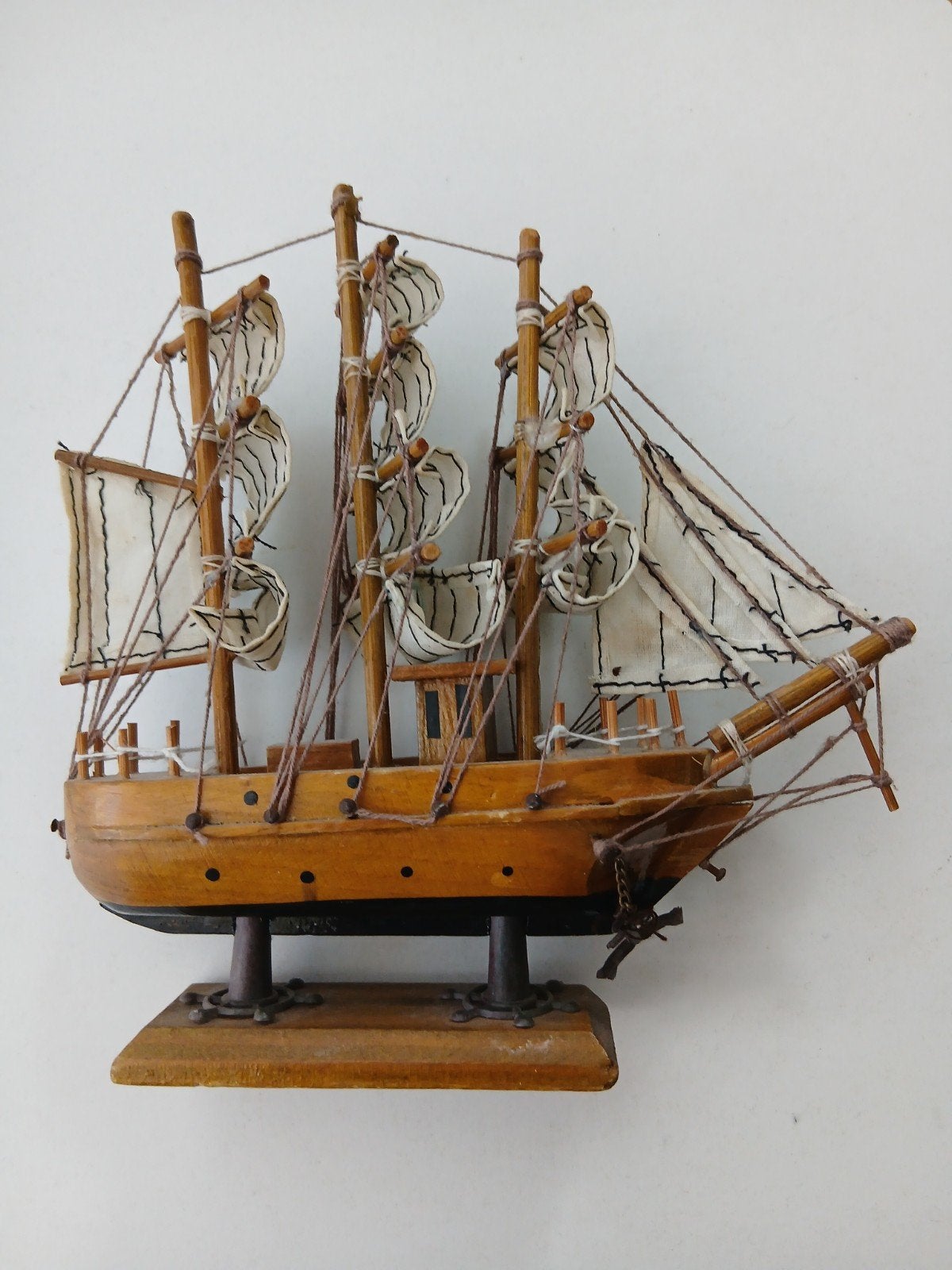Magnifique Maquette de Bateau Trois-Mâts en Bois Vintage, Enlèvement ou Envoi, Comme neuf, Autres marques