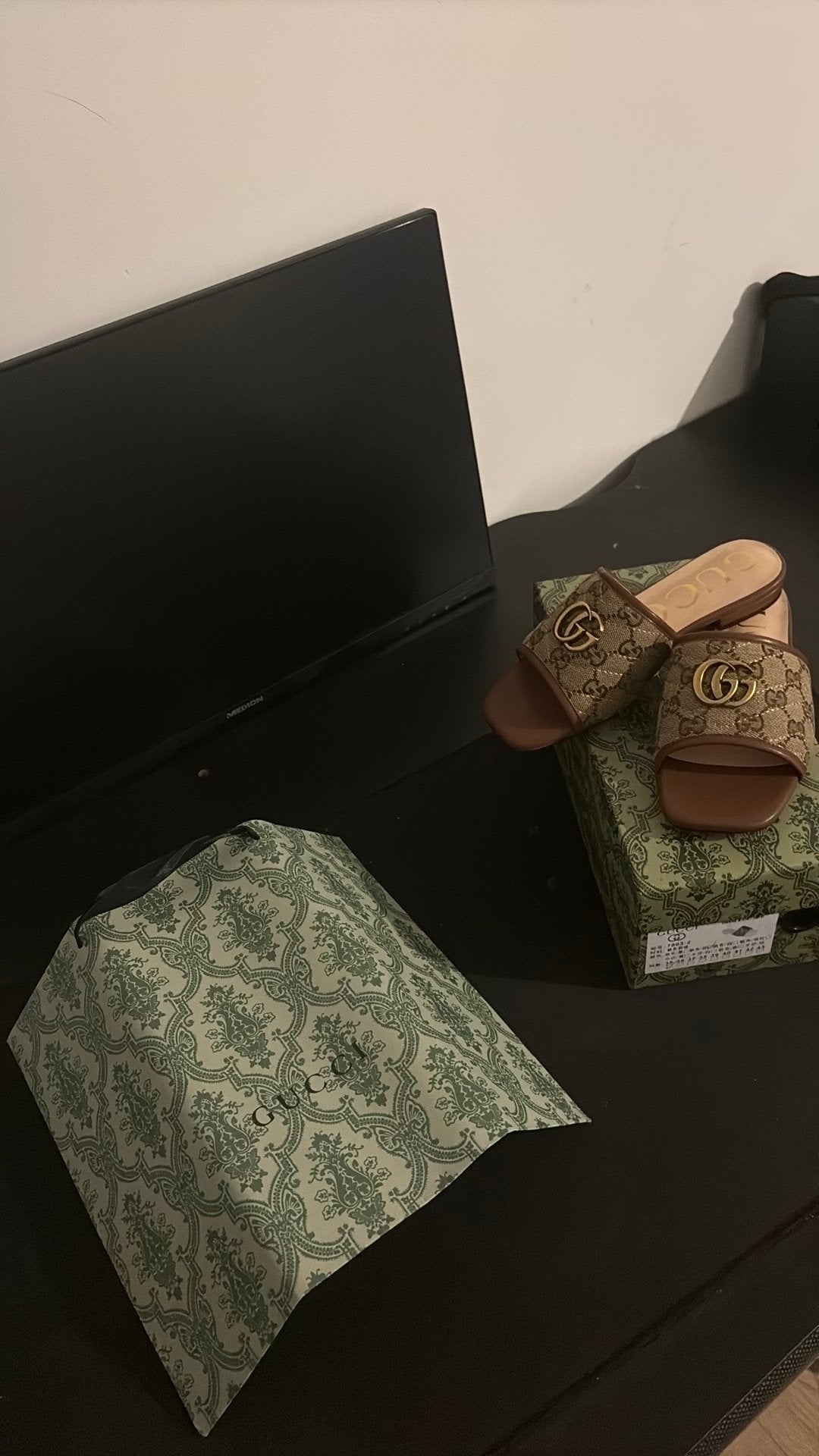 Vrouwen slippers nieuw in verpakking, Kleding | Dames, Slippers, Bruin, Ophalen of Verzenden, Gedragen