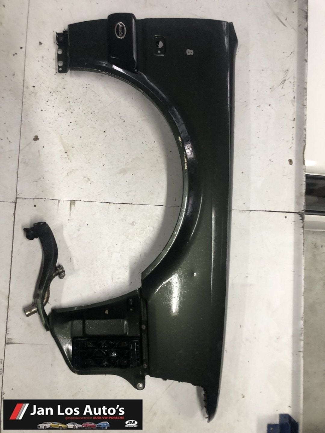 Audi V8 typ 44 spatbord voorscherm rechts, Ophalen, Gebruikt, -, -