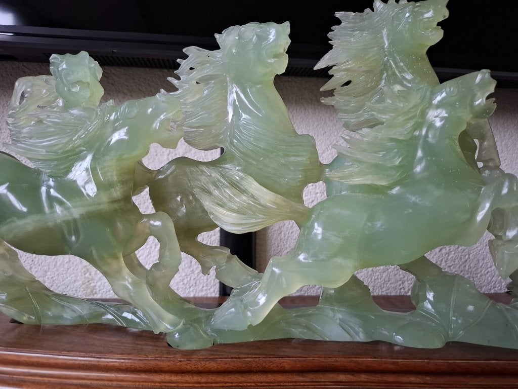 Uniek jade paarden beeld te koop., Steen/keramiek, Gesneden, Ophalen of Verzenden, Groen